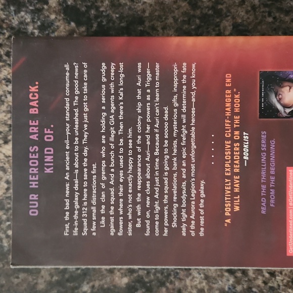 Aurora Rising 3 books - Picture 4 of 6